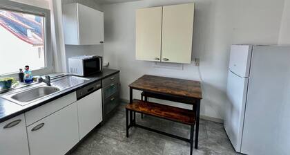 Möblierte 4-zi Fewo am Hildesheimer Hauptbahnhof mit 2 BĂ€dern, KĂŒche