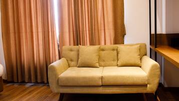 Ropa de cama de alta calidad y escritorio