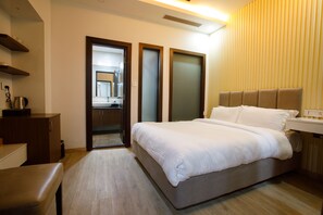 Deluxe Double Room | Premium bedding, desk, laptop workspace, soundproofing - Sangam City Hotel (Kathmandu)
