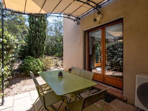 Outdoor dining - Chez Béatrice et Pascal by Interhome (Lozari)