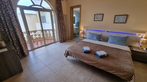 Standard Double or Twin Room | In-room safe, blackout curtains, soundproofing, iron/ironing board