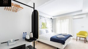 A modern hotel room with a bed, a desk, a chair, and a window with curtains. - Central hotel room, with SUPER CLEAN and COMFY BED (Saint Julian's)