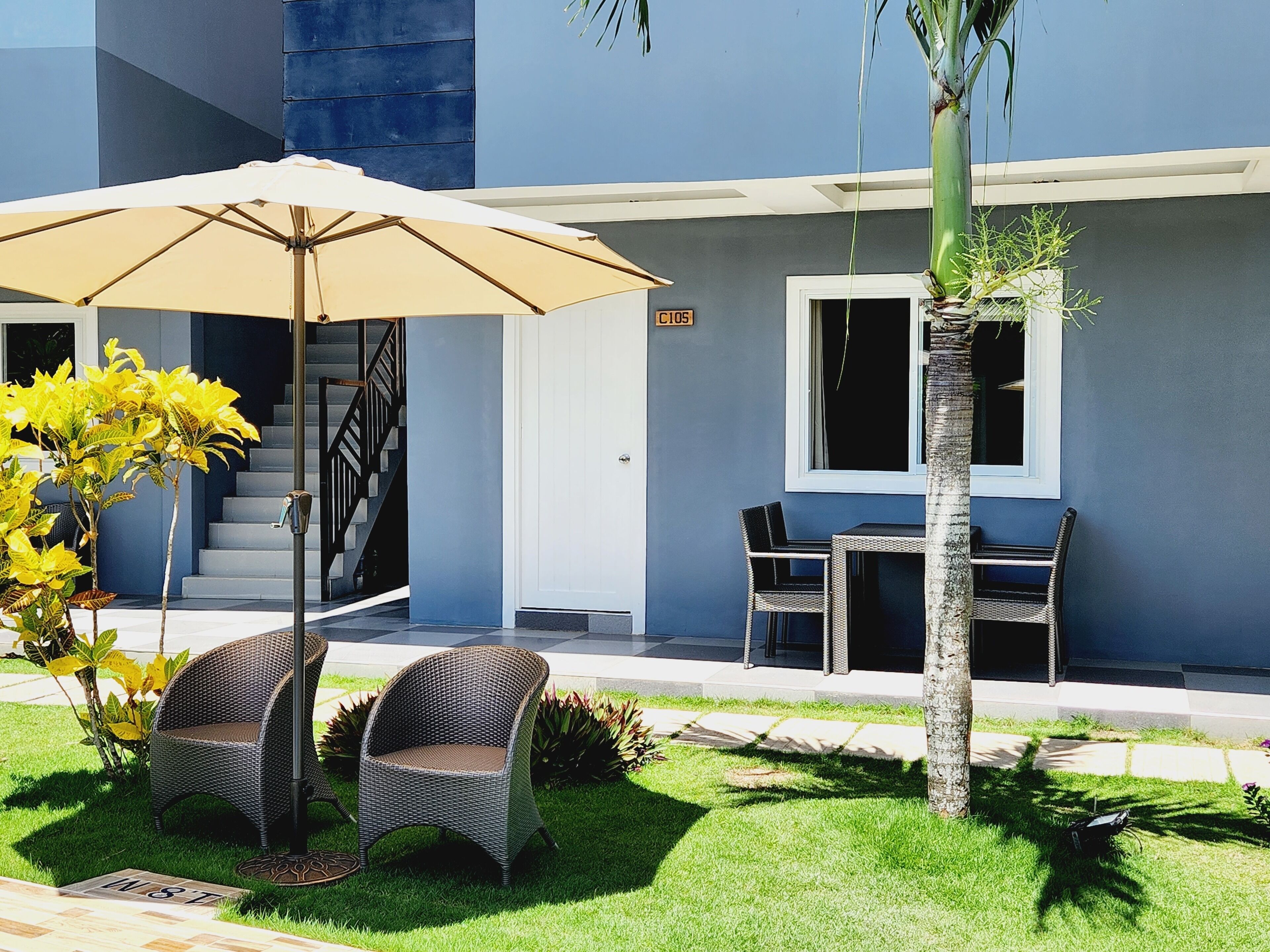 In-room safe, blackout drapes, free WiFi