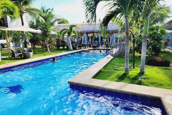 2 piscinas al aire libre
