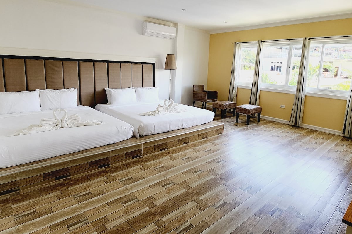 Cofres nos quartos, cortinas blackout, Wi-Fi de cortesia