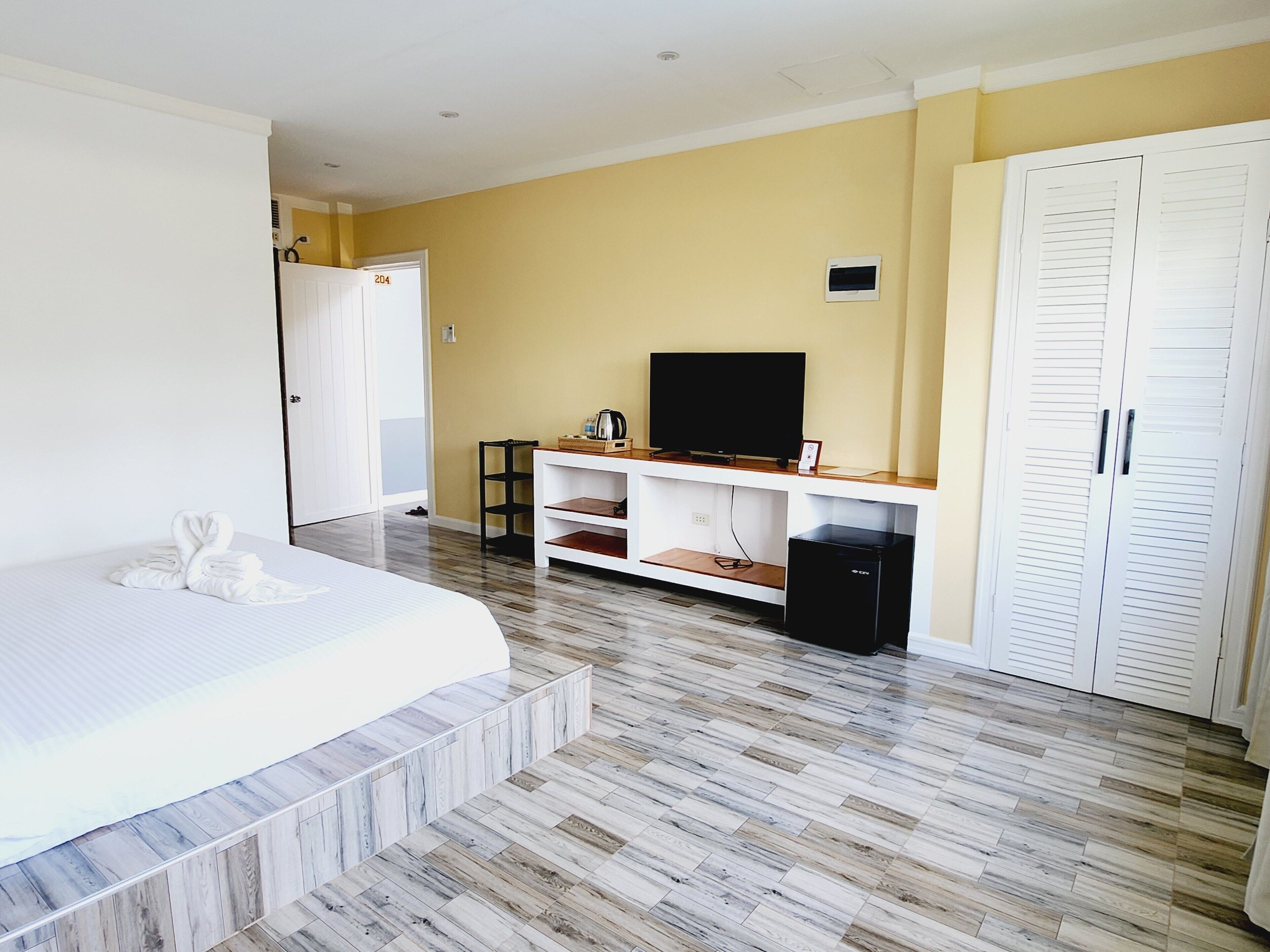 Caja de seguridad en la habitación, cortinas blackout y wifi gratis 