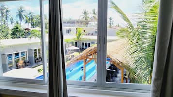 In-room safe, blackout drapes, free WiFi