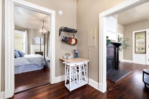 1 slaapkamer, een bureau, een strijkplank/strijkijzer, gratis wifi