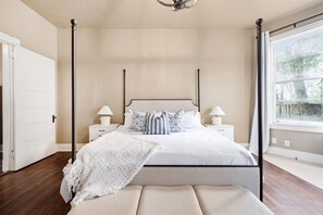1 bedroom, desk, iron/ironing board, free WiFi - Downtown Heritage Suite | Free Parking (Macon)