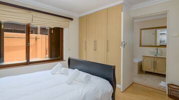 4 bedrooms, in-room safe, iron/ironing board, free WiFi