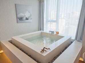 Double Private Spa (Run of House) | โต๊ะทำงาน, Wi-Fi ฟรี, ผ้าปูที่นอน