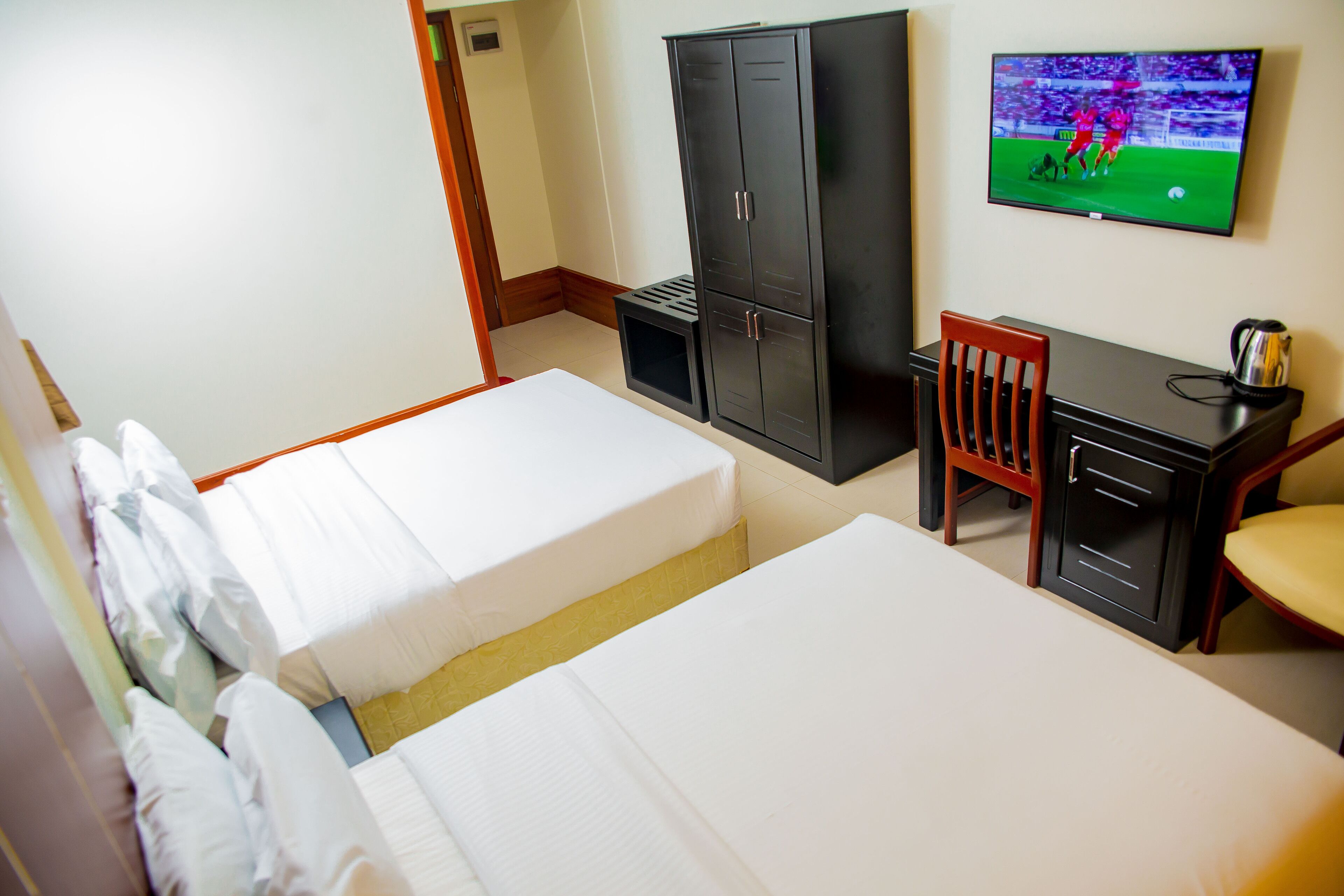 Habitación estándar con 2 camas individuales | Escritorio, espacio para trabajar con laptop y wifi gratis 