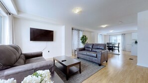 House, 3 Bedrooms, Balcony | Room amenity