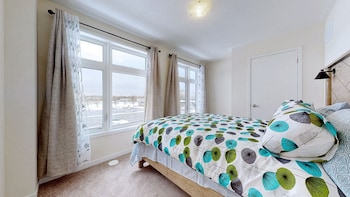 Modern 3-bedroom Oshawa Home