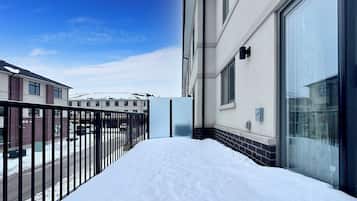 House, 3 Bedrooms, Balcony | Balcony