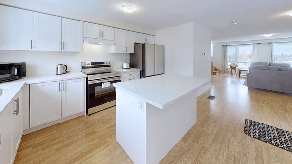 House, 3 Bedrooms, Balcony | Interior