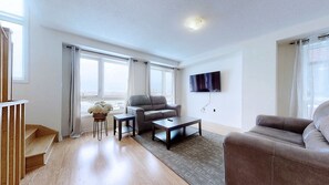 บ้านพัก, 3 ห้องนอน, ระเบียง | บริเวณนั่งเล่น