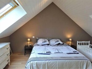 5 bedrooms, travel cot, WiFi - Maison Rénovée Récemment à Proximité des Sentiers de Randonnées (Arzon)