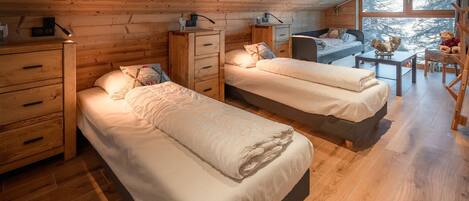 5 bedrooms, travel cot, WiFi