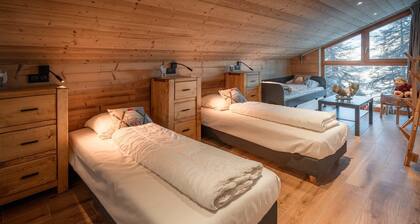 Luxury chalet (11p). 5 bedrooms and 3 bathrooms. In the centre of Vallandry, with a beautiful view