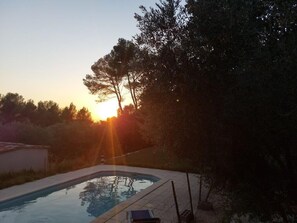 Outdoor pool - Single-storey house near Aix en Provence (Ventabren)