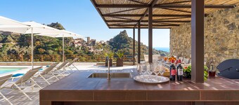 Luxury villa with pool few km away from Taormina