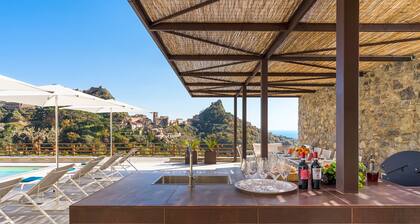 Luxury villa with pool few km away from Taormina