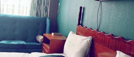 Chambre avec lits jumeaux | Fer et planche Ă repasser, accĂšs au Wi-Fi (inclus)