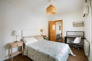 2 bedrooms, WiFi, bed sheets
