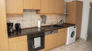 Kühlschrank, Ofen, Herdplatte, Geschirrspüler