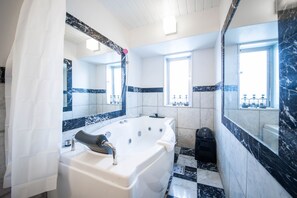 Basic Apartment | Bathroom | Hair dryer, towels - PRIMAL 2002 (Sapporo)