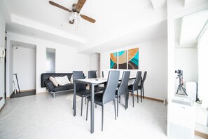 Basic Apartment | Living area