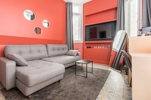 Deluxe Suite, Ensuite (Charles) | Premium bedding, free cribs/infant beds, free WiFi, bed sheets