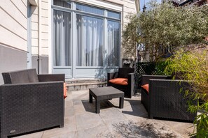 Deluxe suite, en-suite badkamer (Charles) | Luxe beddengoed, gratis babybedden, gratis wifi, beddengoed