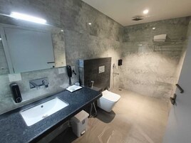 Produtos de toalete grátis, secador de cabelo, chinelos