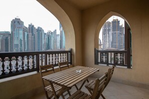Balcony - 8076 Tajer (Dubai)