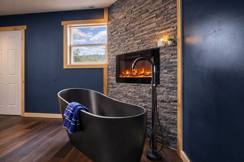 The Blue Spruce: Romantic Secluded Getaway