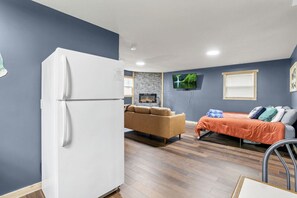Smart TV, fireplace