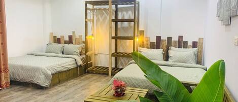 6 Schlafzimmer, Schreibtisch, Bügeleisen/Bügelbrett, WLAN