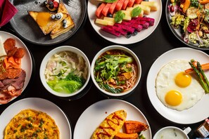 Free daily buffet breakfast - Song Hotel Chengdu Qingcheng  (Chengdu)