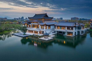 A traditional Chinese building with multiple levels and a reflection in the water. - Song Hotel Chengdu Qingcheng  (Chengdu)