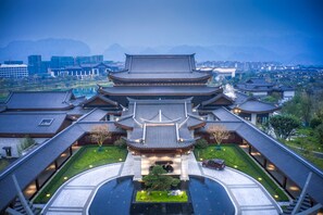 A traditional building with multiple levels and a central courtyard. - Song Hotel Chengdu Qingcheng  (Chengdu)
