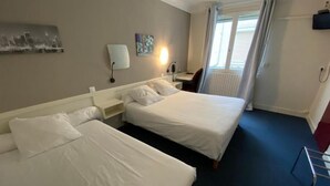 Classic Triple Room | Desk, soundproofing, WiFi (free)