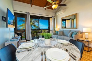 Condo, 2 Bedrooms | Dining