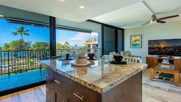 ์ฝ๋, ์นจ์ค 2๊ฐ | ๋ด๋ถ