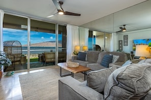 Condo, 1 Bedroom | Living area