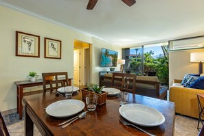Condo, 2 Bedrooms | Dining