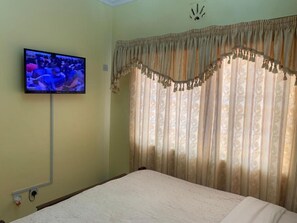 Blackout drapes, free WiFi - Homestay Executive Accommodation (Nairobi)