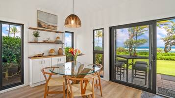 Condo, 2 Bedrooms | Dining