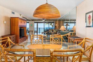 Condo, 2 Bedrooms | Dining